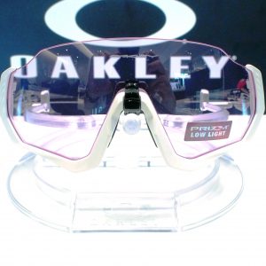 【OAKLEY-オークリー】夜間でも曇天でも使用できるサングラスその名もプリズムローライト（Flight jacket‐フライトジャケット