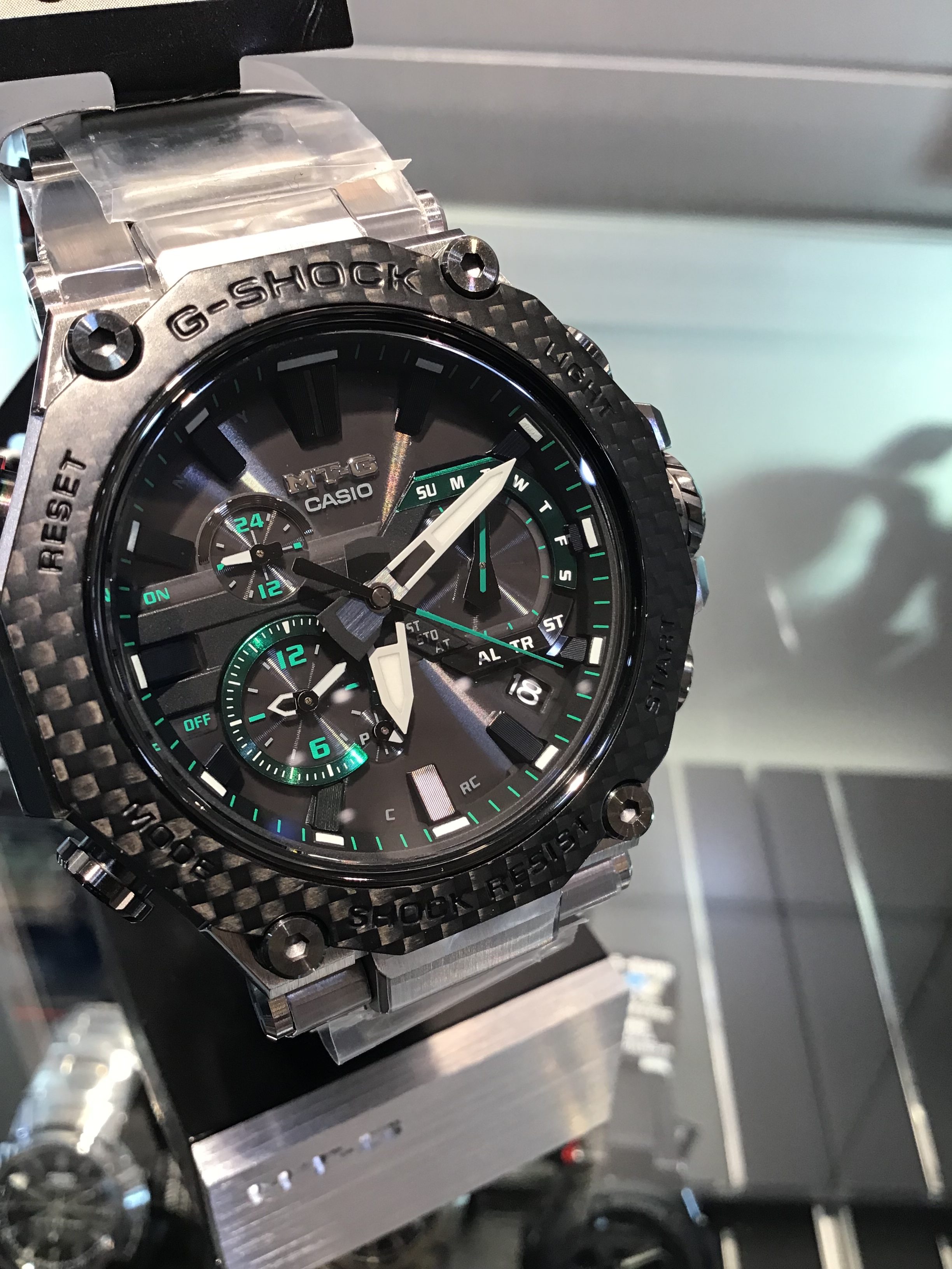 猫まとめ極美品 CASIO 腕時計 G-SHOCK MTG-B2000XD-1AJF ベルト22cm 電波ソーラー メタル ブラック グリーン 箱・取説付き 完品 カーボンベゼル MT-G